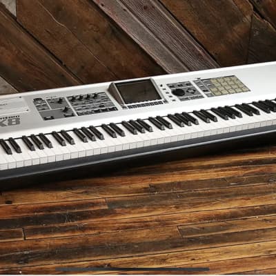 Roland Fantom-X8 88-Key Workstation Keyboard 2003 - 2004 - Silver