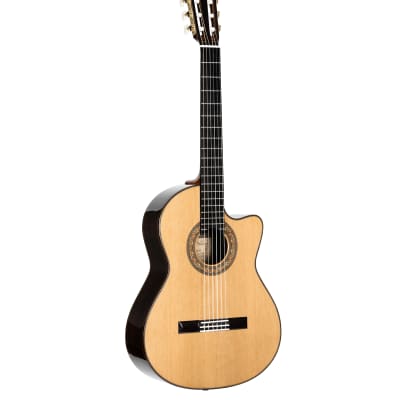 Alvarez Yairi CYM75CE Masterworks Classical Guitar With LR Bagg VTC Element Pickup Hardshell Case in image 2
