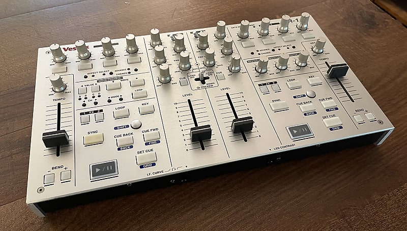 Vestax TR-1 Profesional DJ Midi Controller All Aluminum-Silver