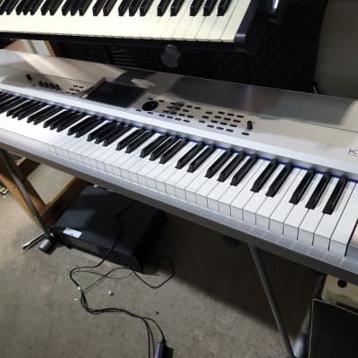 Korg KROME 88-Key Synthesizer Workstation - Local Pickup Only