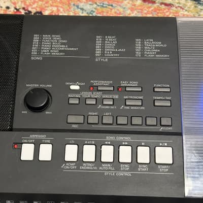 Yamaha PSR-E423 61-Key Portable Keyboard image 5