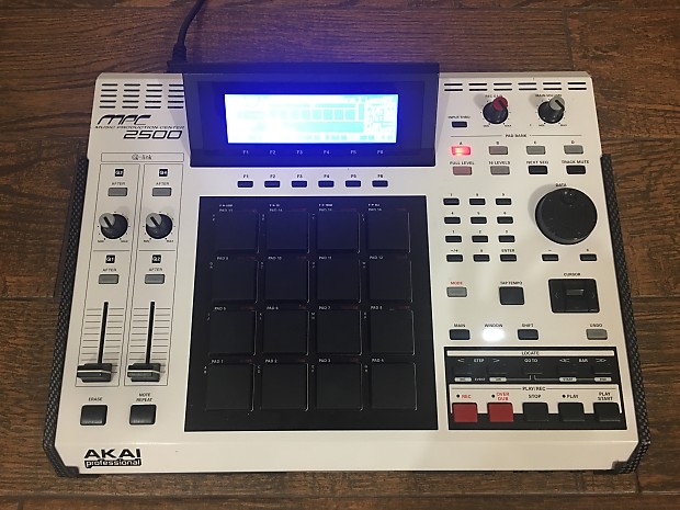 Akai MPC 2500 Limited Edition Maxed Out with extras