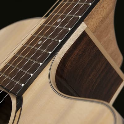 Washburn Woodline WLO20SCE Orchestra Cutaway Acoustic-Electric Guitar - Natural image 3
