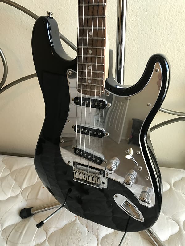 Squier Standard Stratocaster Black 1984 – Chicago Music Exchange
