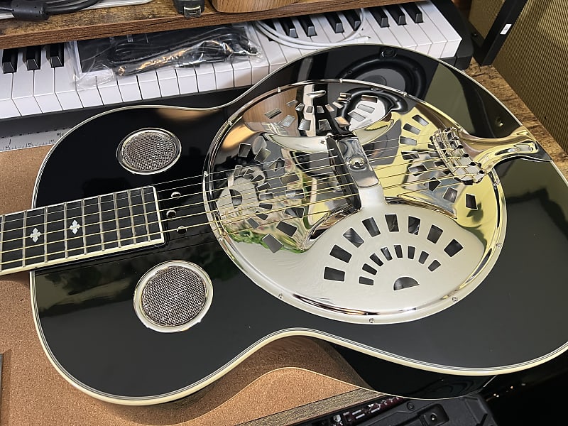Rogue Classic Spider Resonator - Black w/ gig bag, slide and