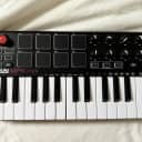 Akai MPK Mini MKII + Decksaver