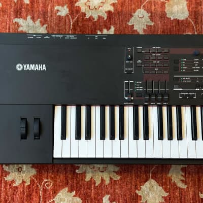 YAMAHA S90 XS 88-Key Synthesizer Stage Piano