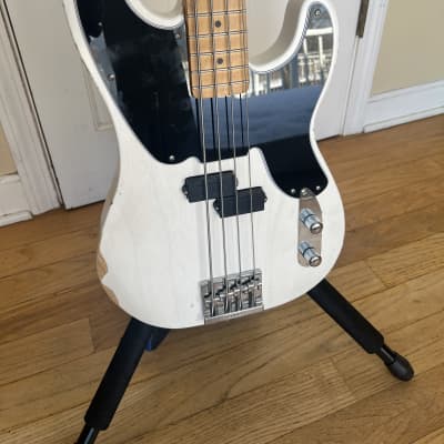 Fender Mike Dirnt Road Worn Artist Series Signature Precision Bass with Maple Neck/Fretboard 2015 - Present - White Blonde for sale