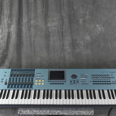 Yamaha MOTIF XS7 Music Workstation Synthesizer in Excellent Condition.