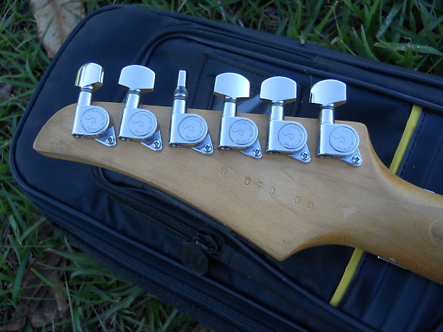 1992 Washburn MG104 Hand Made Chicago USA Electric Guitar 1992 Washburn MG104 Hand Made Chicago USA Electric Guitar