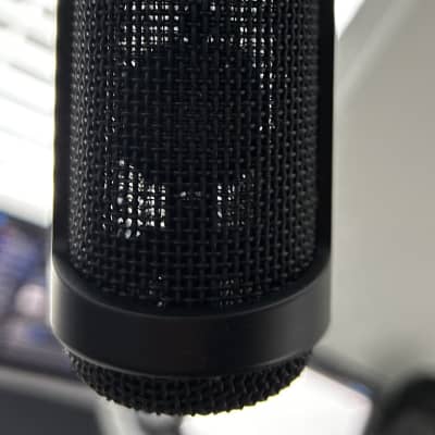 Audio-Technica AT2035 Cardioid Condenser Microphone w/ Gatorworks Mount