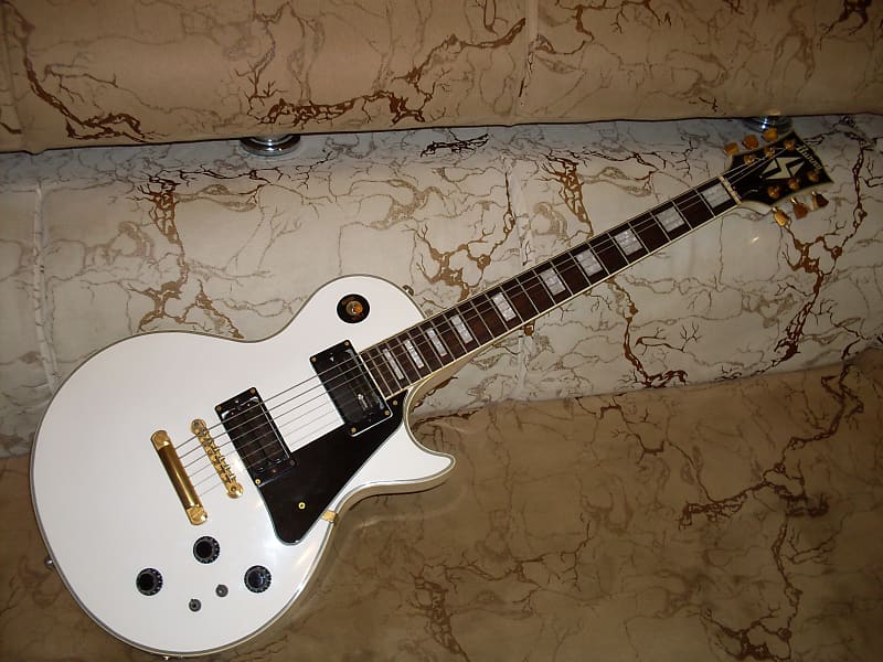 Burny LRC105S X Japan Pata Model with Fernandes Sustainer Burny LRC105S X Japan Pata Model with Fernandes Sustainer