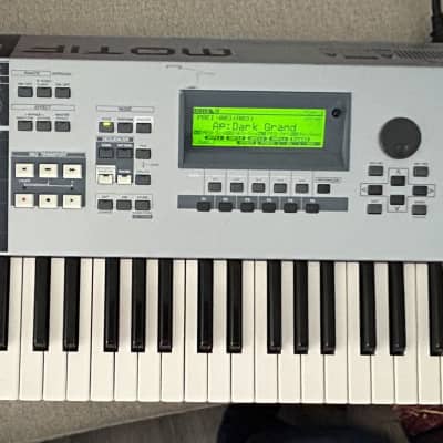 Yamaha Motif ES 7 Production Synthesizer 2000s - Gray