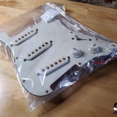 Stratocaster SSS Loaded Pickguard #35 (1990s, White) image 10