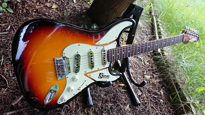 BURNS Cobra 'Player Series' 3 Tone Sunburst 2004 'Batwing