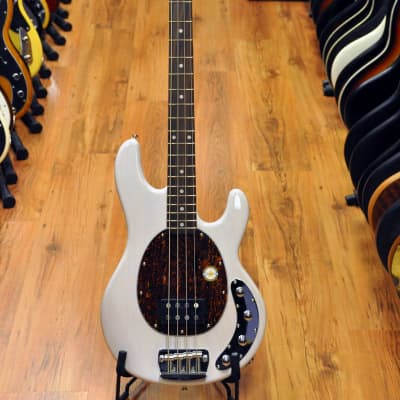 Sterling by MUSICMAN StingRay Ray34 ホワイト Sterling by MusicMan RAY34 Pearl White 4-string Bassguitar