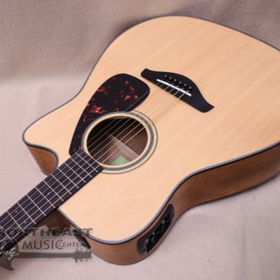 Yamaha FGX800C Acoustic/Electric Guitar image 4
