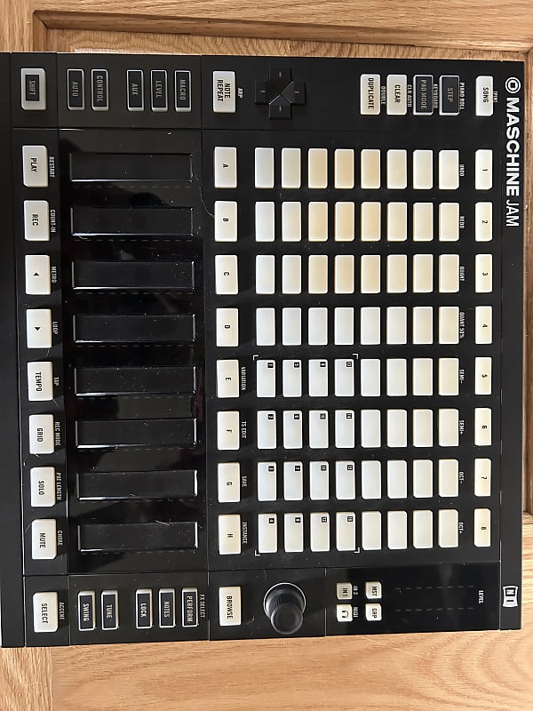 Native Instruments MASCHINE JAM Production & Sequencing Controller