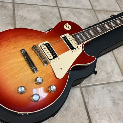 2023 Gibson USA Les Paul Classic Electric Guitar Heritage