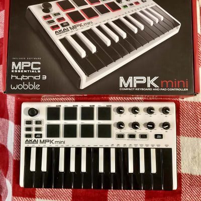 Decksaver DSLE-PC-MINIMK2 Light Edition Akai MPK Mini MKII Cover 2020s - Clear