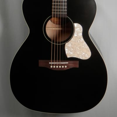 Art & Lutherie Legacy Faded Black Concert Hall Acoustic Guitar Solid Cedar Top (Model # 045563) image 2