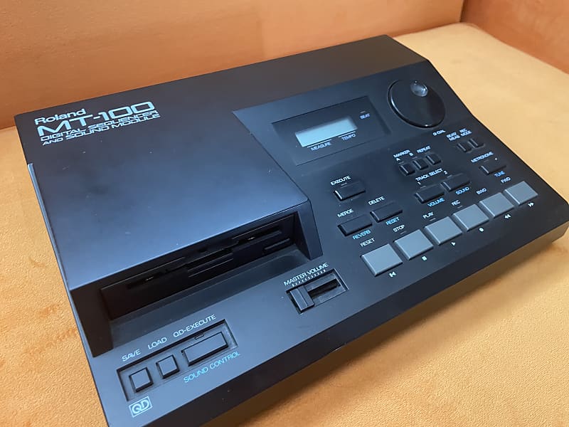 Roland MT-100 DIGITAL SEQUENCER AND SOUND MODULE ローランド 音源モジュール シーケンサー サウンド モジュール QUICK DISK付 012FSHT98 音源モジュール