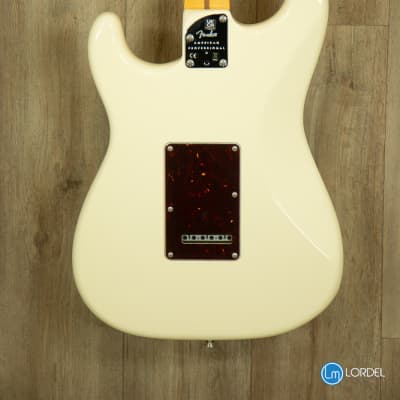Fender American Professional II Stratocaster, Maple Fingerboard, Olympic White image 7