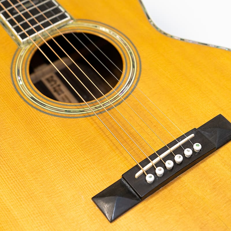 Tokai Cat's Eyes CE-3000 CF Series Acoustic Guitar - Made in Tokai Cat's Eyes CE-3000 CF Series Acoustic Guitar - Made in