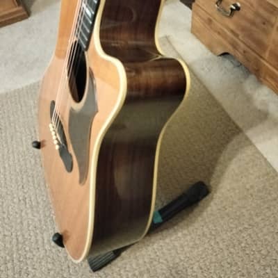 Gibson Songwriter Deluxe Plus EC 2006 - Grover Tuning Keys, Fishman Electronics. Price drop $1995 Obo.. This Guitar is in excellent condition. It has zero scratches, finish is in excellent condition. Rosewood back, sides and fretboard. image 6