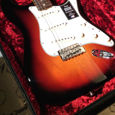 Fender  American Original '60s Stratocaster®, Rosewood Fingerboard, 3-Color Sunburst-V2201188 image 1