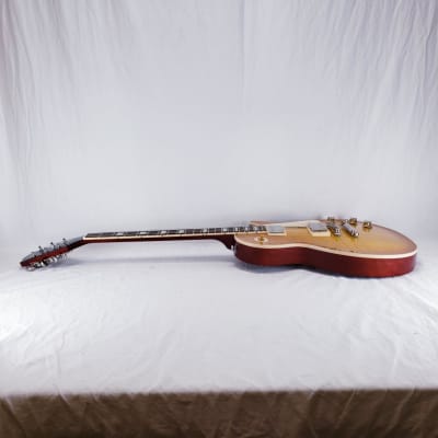 2022 Gibson Les Paul Standard '60s Electric Guitar - Unburst image 10