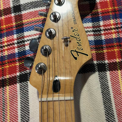 Fender Standard Stratocaster with Maple Fretboard 2006 - 2017 - Brown Sunburst image 9