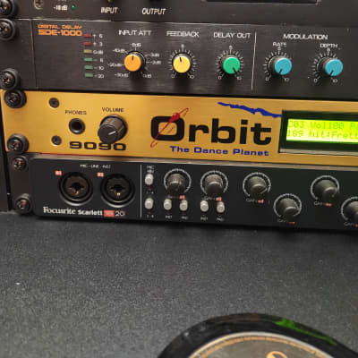 E-MU Systems Orbit 9090 V1 'The Dance Planet' Rackmount 32-Voice Synthesizer 1996 - Yellow