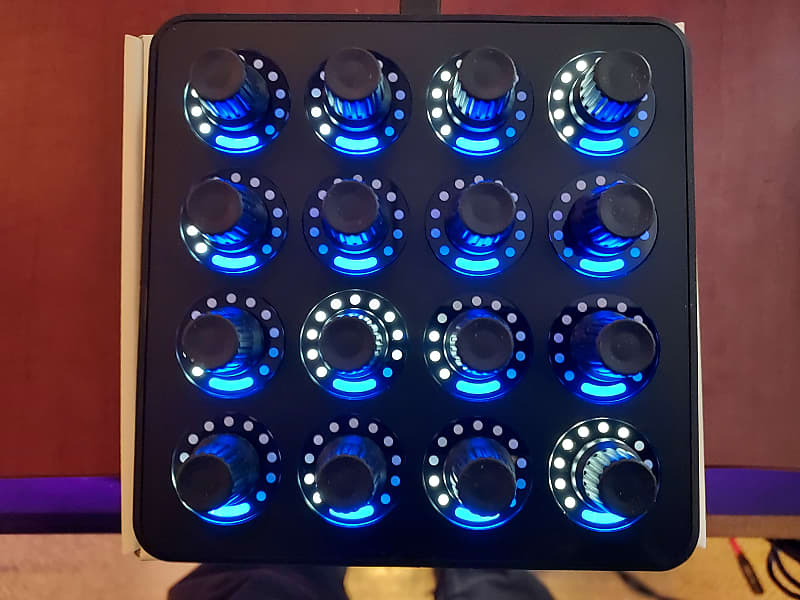 DJ Tech Tools Midi Fighter Twister 2021 - Black