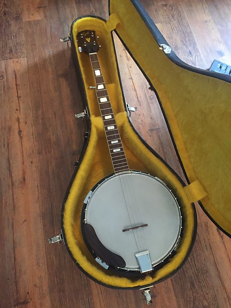 Lyle banjo shop