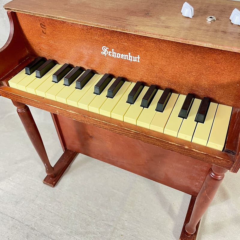 Amazon.com: Schoenhut Fancy Baby Grand Piano - 30-Key