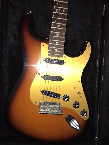 Sunburst strat gold on sale pickguard
