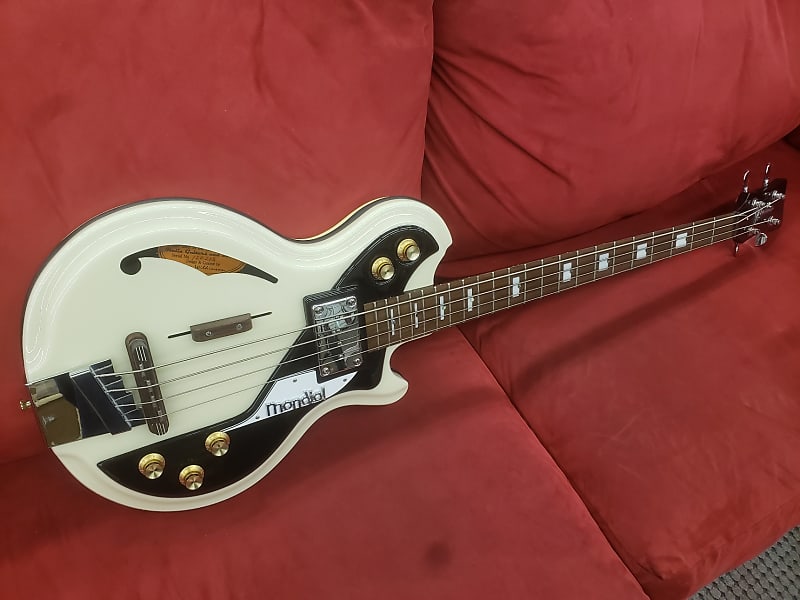 Mondial Classic Bass - Italia Guitars USA
