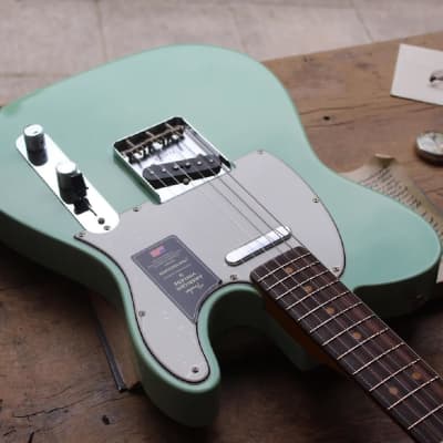 FENDER "American Vintage II 1963 Telecaster, Rosewood Fingerboard, Surf Green" HARDCASE, PAPERS, 3, 5 KG image 3