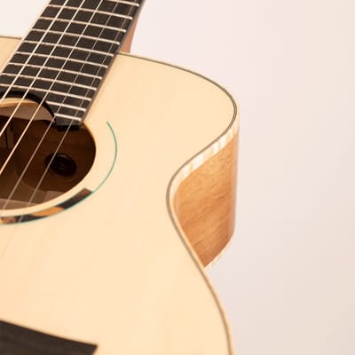 Maxmonte Roe Soprano Acoustic Guitar, Italian Spruce & Italian Walnut image 9