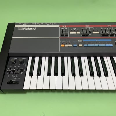 Roland Juno-106 fully serviced, with original documents + new voice chips.