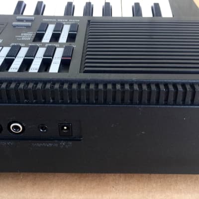 Yamaha PSS 570 Classic FM Synthesizer Keyboard (SoundBlaster SEGA 560) image 5