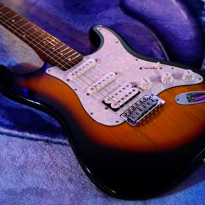 Vintage Vantage Stratocaster 3 Tone Sunburst image 12