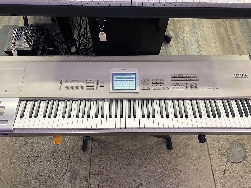 Korg Triton Studio 88-Key 120-Voice Polyphonic Workstation Korg Triton Studio 88-Key 120-Voice Polyphonic Workstation