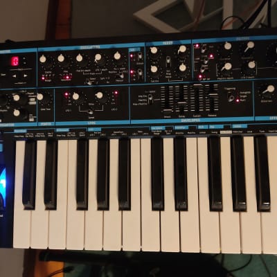 Novation Bass Station II 25-Key Monophonic Synthesizer 2013 - Present - Black