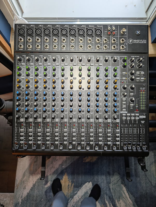 Mackie 1642VLZ4 16-Channel Mic / Line Mixer image 1