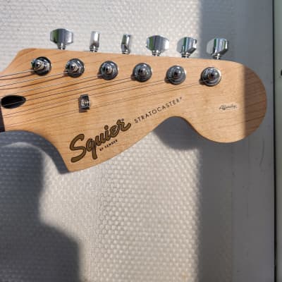 Squier Affinity Series Stratocaster with Rosewood Fretboard 2016 - 2018 - 2-Color Sunburst image 2