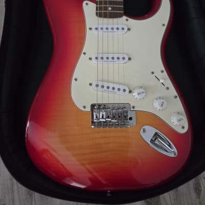 Squier Vintage Modified Stratocaster Duncan Designed Pickups