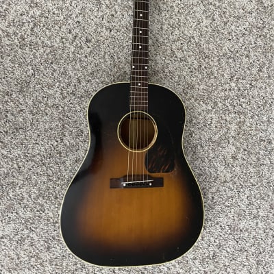 Gibson J-45 1946 - 1954 image 1