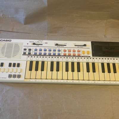 Casio PT-80 31-Key Mini Synthesizer 1980s - White Very Good Condition